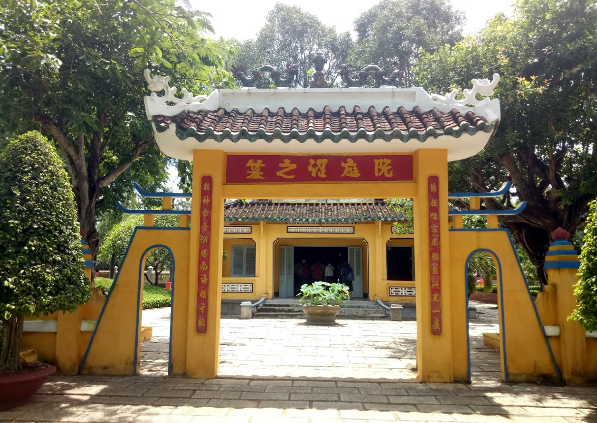 Khu mộ và đền thờ Nguyễn Đình Chiểu