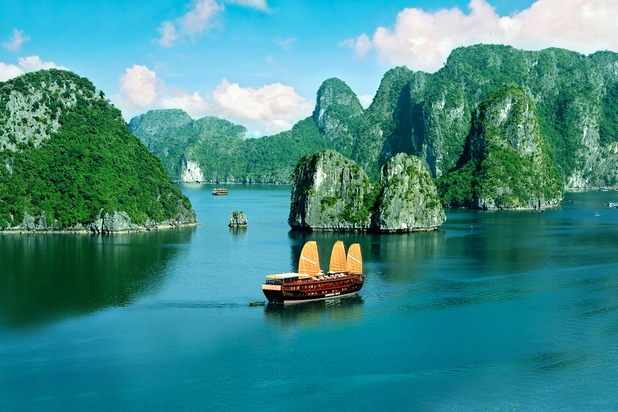 Top 5 địa điểm du lịch nổi tiếng nhất Việt Nam